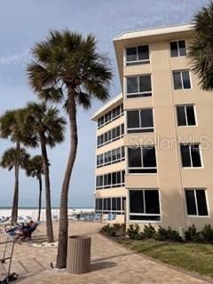 Recently Sold: $1,400,000 (2 beds, 2 baths, 1173 Square Feet)
