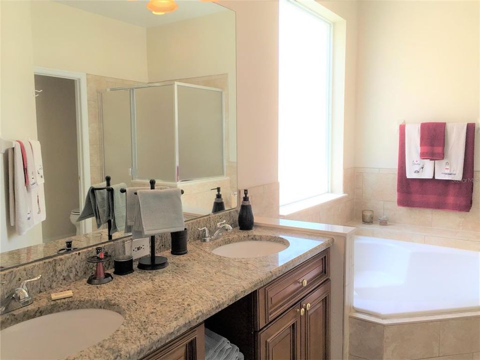 待售: $605,000 (7 贝兹, 4 浴室, 2914 平方英尺)