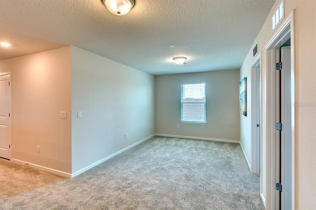 出租: $2,995 (5 贝兹, 3 浴室, 2615 平方英尺)