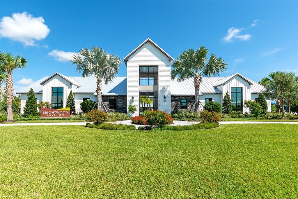 出租: $2,995 (5 贝兹, 3 浴室, 2615 平方英尺)