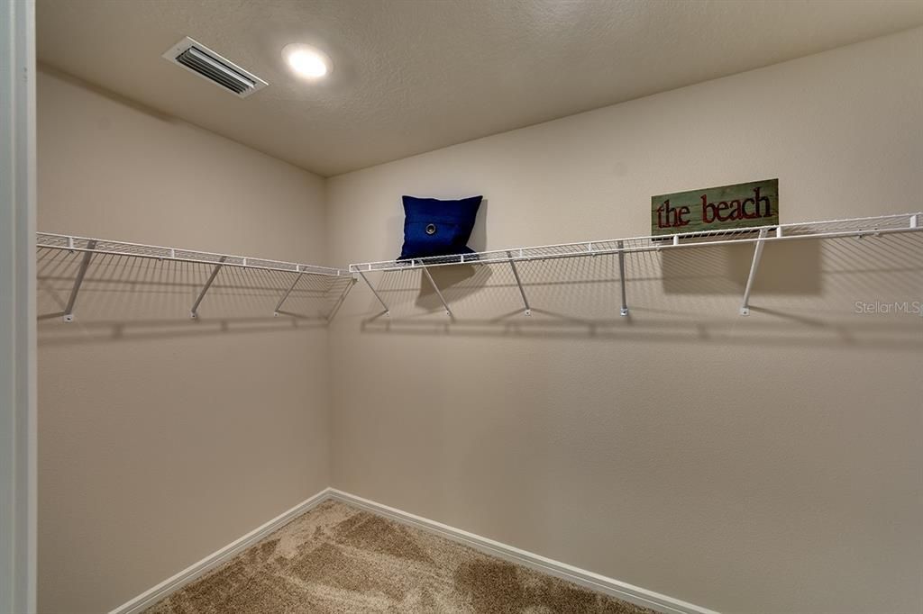 出租: $2,995 (5 贝兹, 3 浴室, 2615 平方英尺)