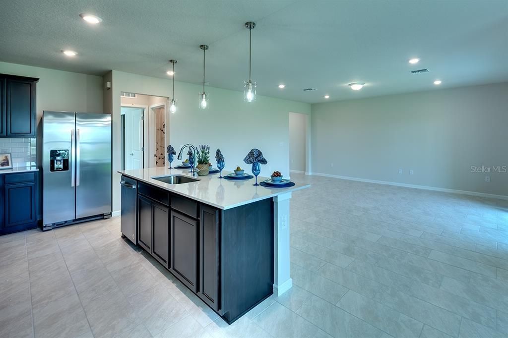 出租: $2,995 (5 贝兹, 3 浴室, 2615 平方英尺)