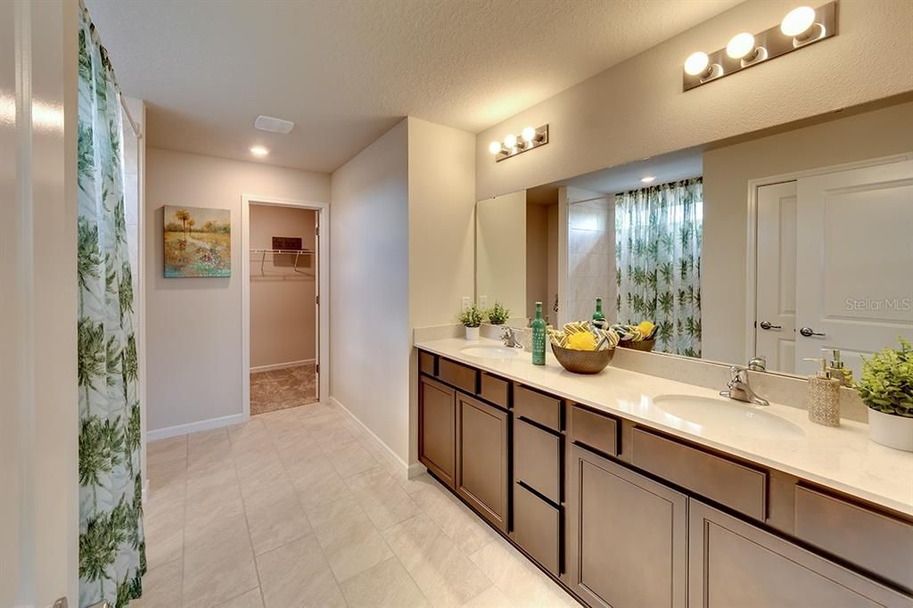 出租: $2,995 (5 贝兹, 3 浴室, 2615 平方英尺)