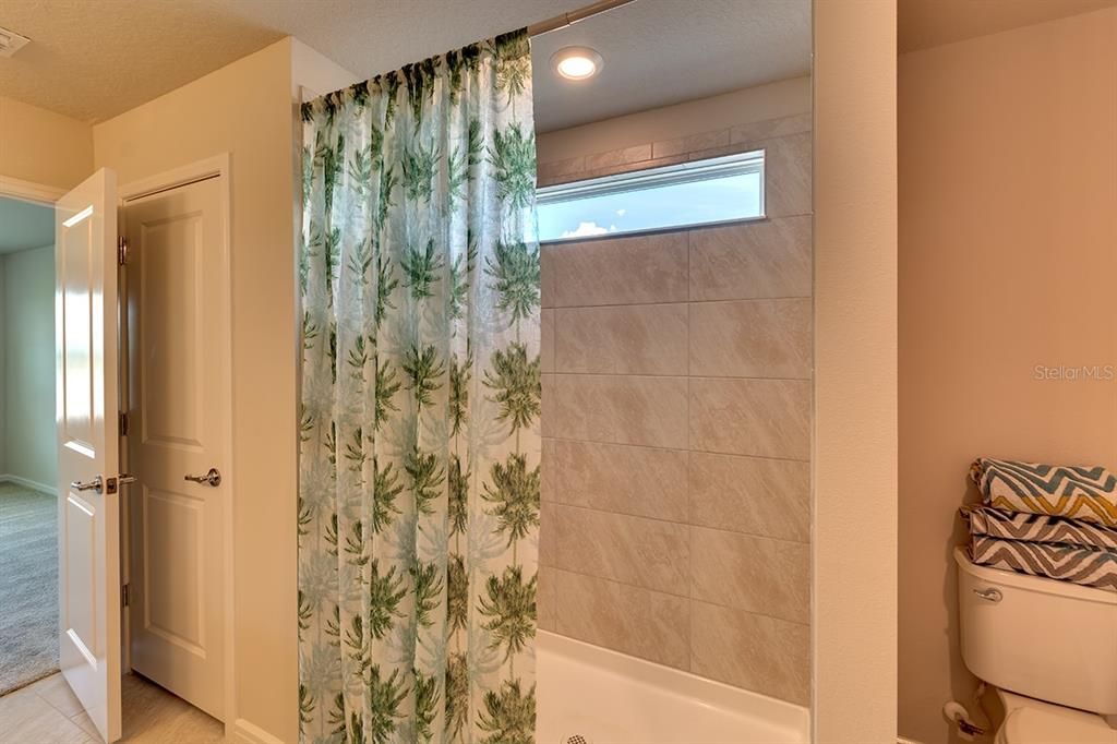 出租: $2,995 (5 贝兹, 3 浴室, 2615 平方英尺)