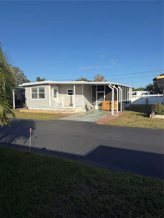 For Sale: $179,900 (2 beds, 1 baths, 810 Square Feet)