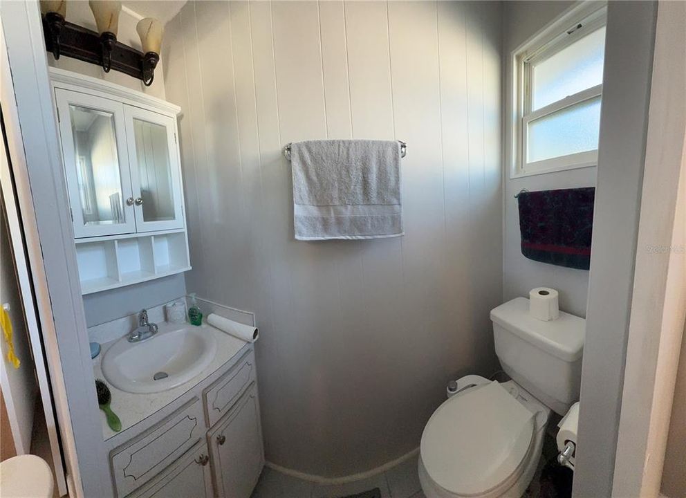 For Sale: $179,900 (2 beds, 1 baths, 810 Square Feet)