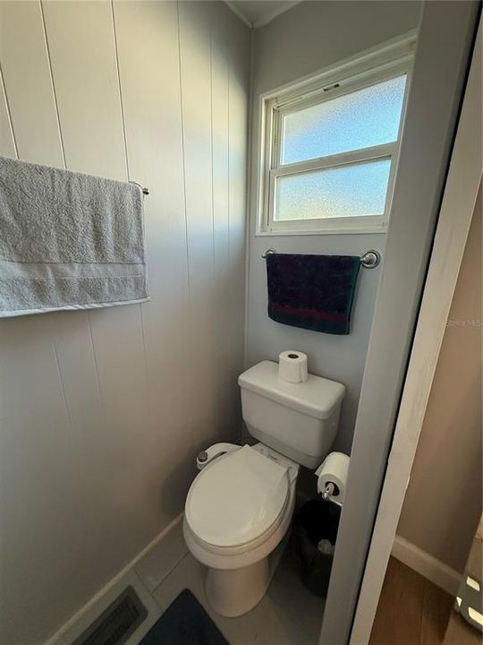 For Sale: $179,900 (2 beds, 1 baths, 810 Square Feet)