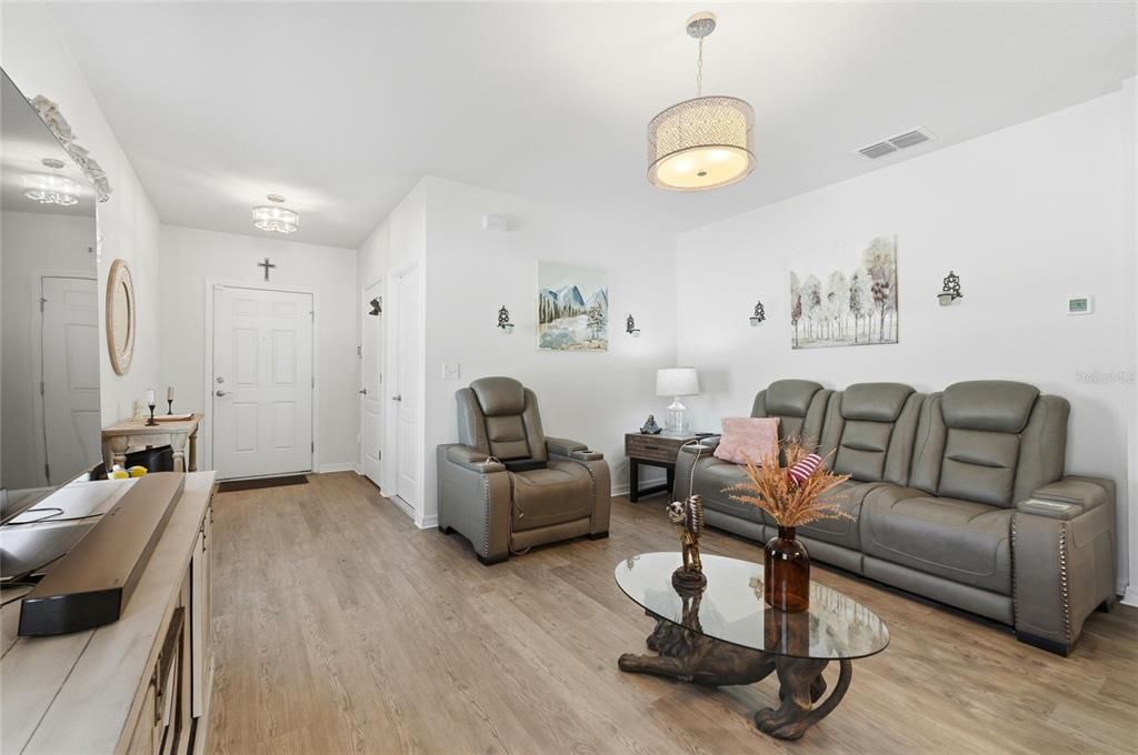 待售: $330,000 (3 贝兹, 2 浴室, 1311 平方英尺)