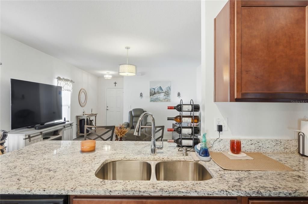 待售: $330,000 (3 贝兹, 2 浴室, 1311 平方英尺)