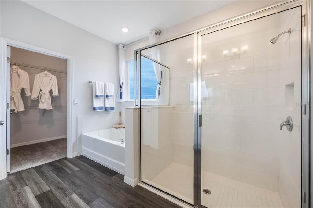 En Venta: $516,990 (4 camas, 3 baños, 2108 Pies cuadrados)