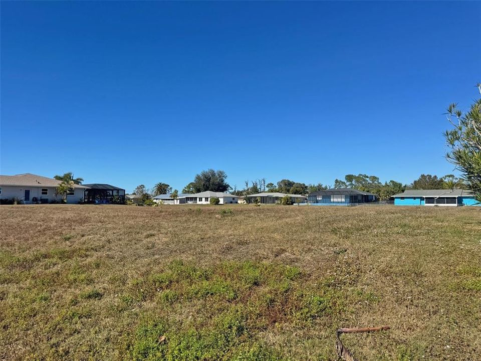 На продажу: $39,000 (0.22 acres)