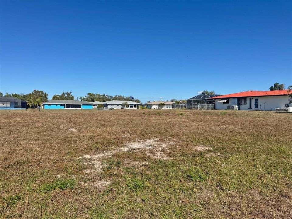 На продажу: $39,000 (0.22 acres)