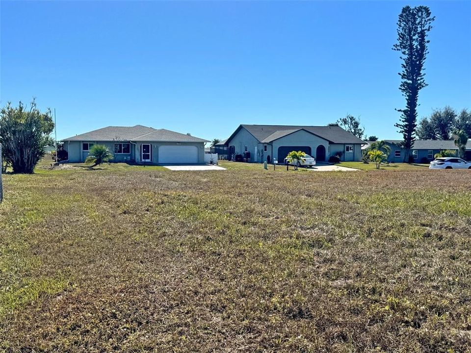 На продажу: $39,000 (0.22 acres)