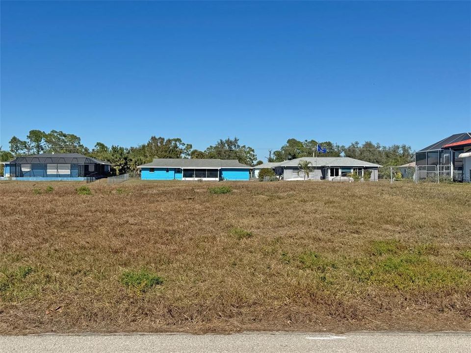 На продажу: $39,000 (0.22 acres)