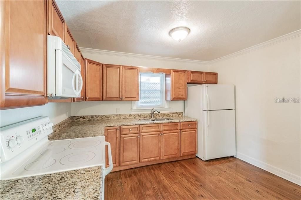 En Venta: $275,000 (2 camas, 1 baños, 824 Pies cuadrados)