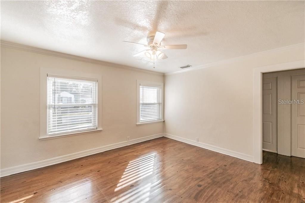 En Venta: $275,000 (2 camas, 1 baños, 824 Pies cuadrados)