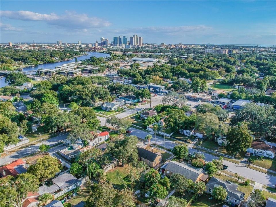 En Venta: $275,000 (2 camas, 1 baños, 824 Pies cuadrados)