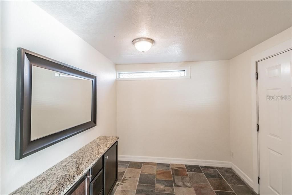 En Venta: $275,000 (2 camas, 1 baños, 824 Pies cuadrados)