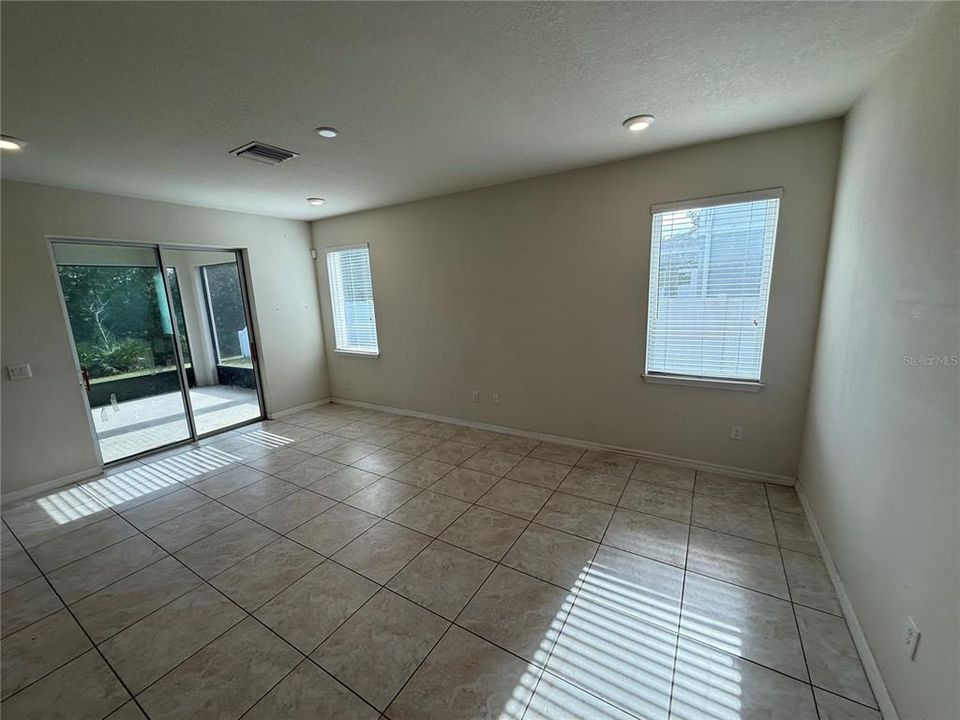 En Venta: $405,000 (5 camas, 3 baños, 2485 Pies cuadrados)