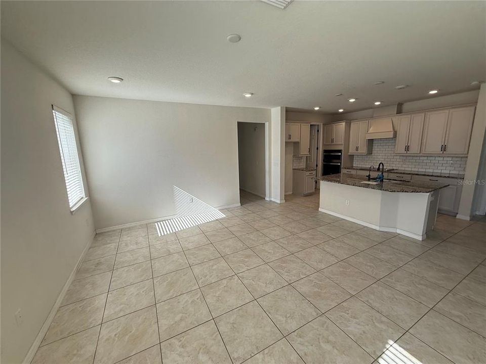 En Venta: $405,000 (5 camas, 3 baños, 2485 Pies cuadrados)