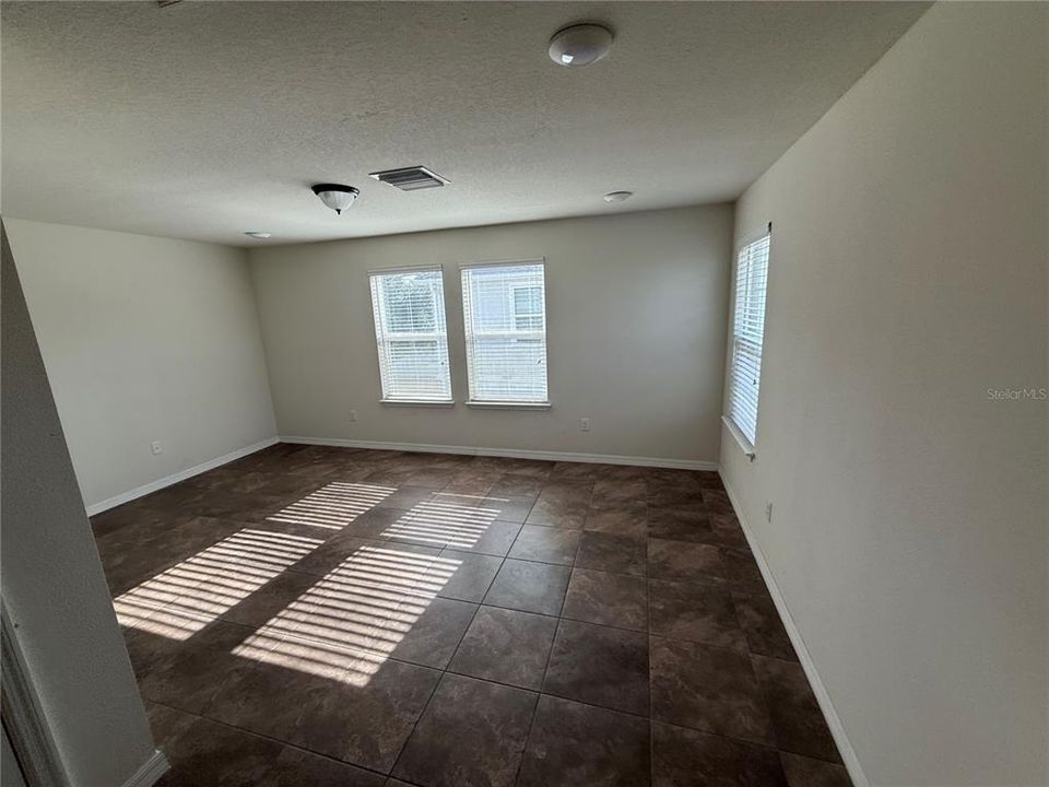 En Venta: $405,000 (5 camas, 3 baños, 2485 Pies cuadrados)