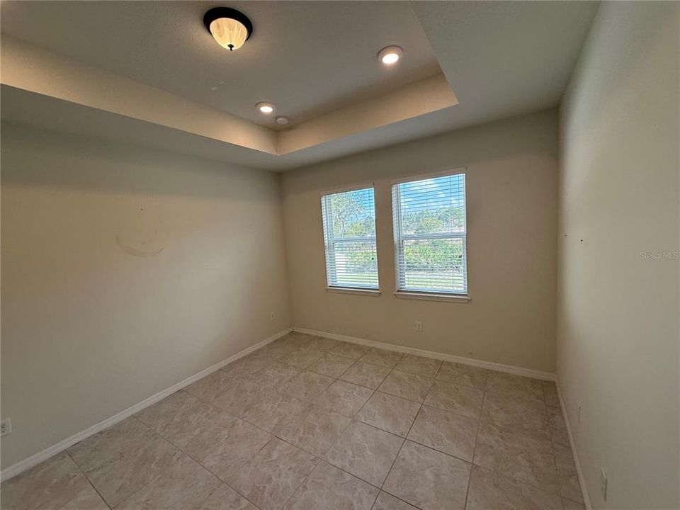 En Venta: $405,000 (5 camas, 3 baños, 2485 Pies cuadrados)