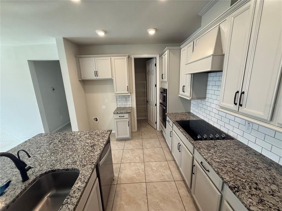 En Venta: $405,000 (5 camas, 3 baños, 2485 Pies cuadrados)