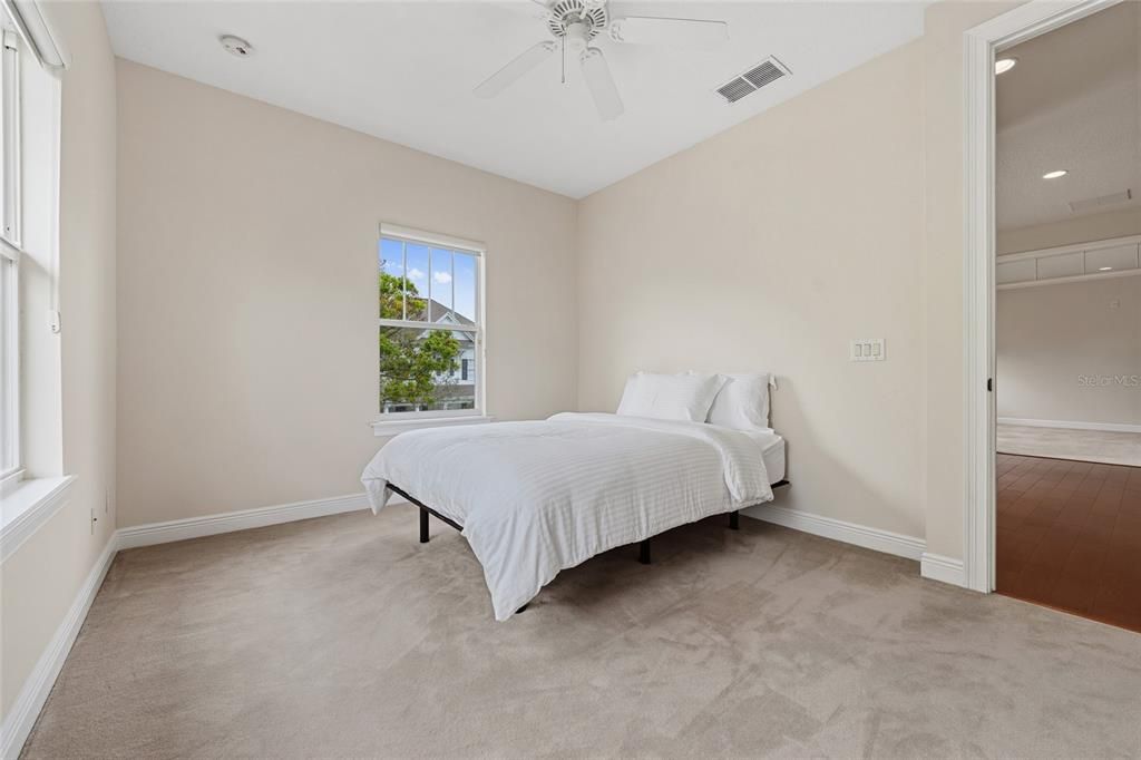 En Venta: $2,225,000 (5 camas, 4 baños, 4414 Pies cuadrados)