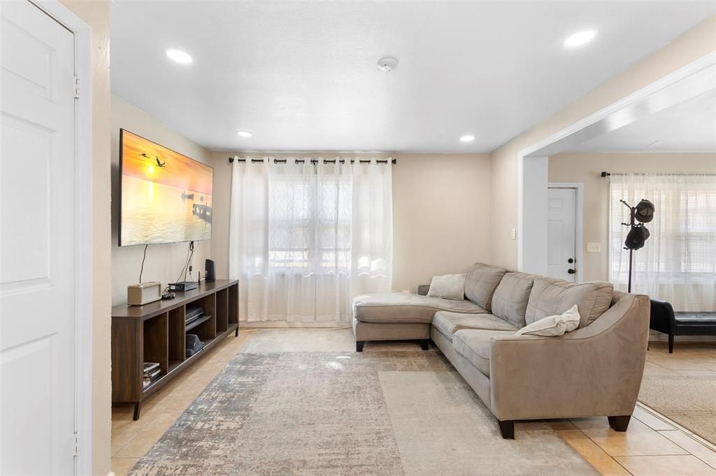 Activo con contrato: $205,000 (2 camas, 1 baños, 980 Pies cuadrados)