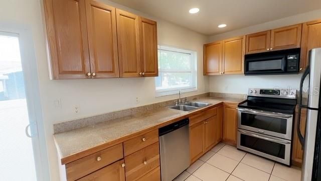 На продажу: $374,500 (4 спален, 2 ванн, 1540 Квадратных фут)