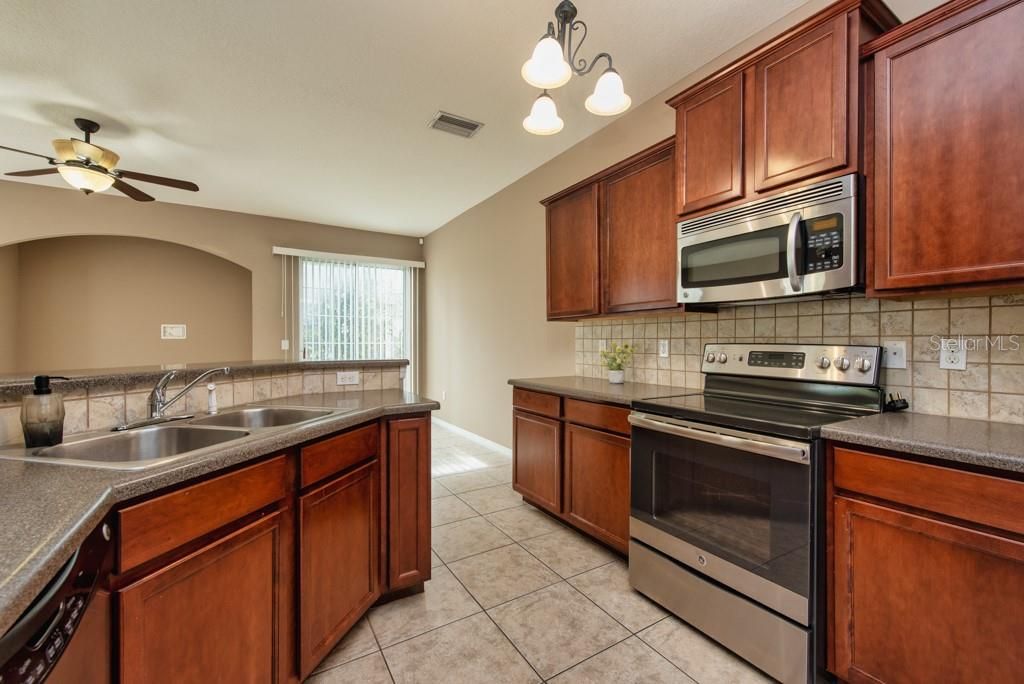 En Venta: $260,000 (3 camas, 2 baños, 1662 Pies cuadrados)