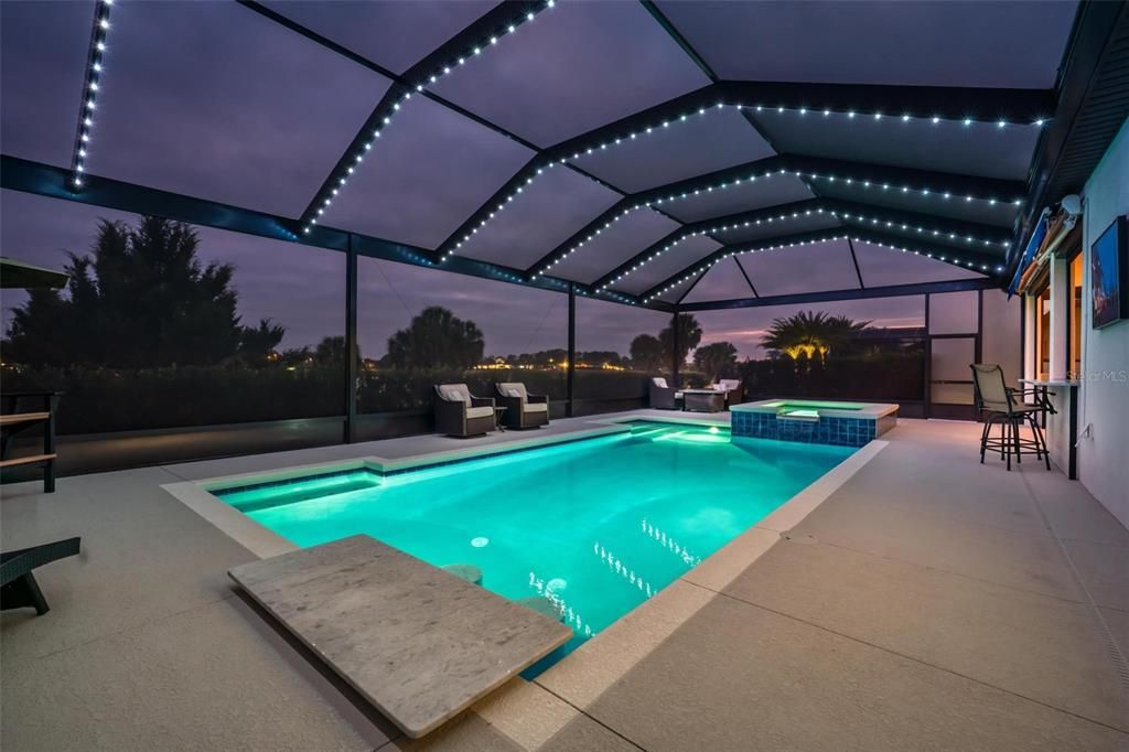 En Venta: $989,900 (3 camas, 3 baños, 2892 Pies cuadrados)