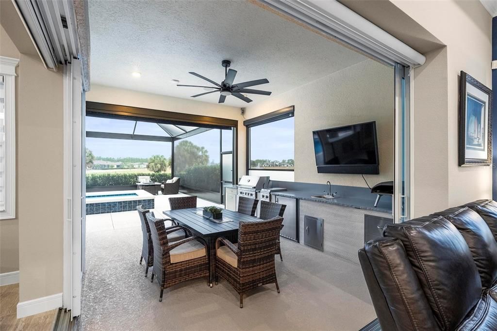 En Venta: $989,900 (3 camas, 3 baños, 2892 Pies cuadrados)