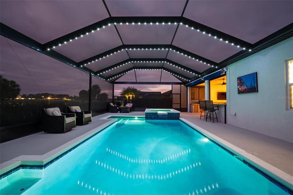 En Venta: $989,900 (3 camas, 3 baños, 2892 Pies cuadrados)