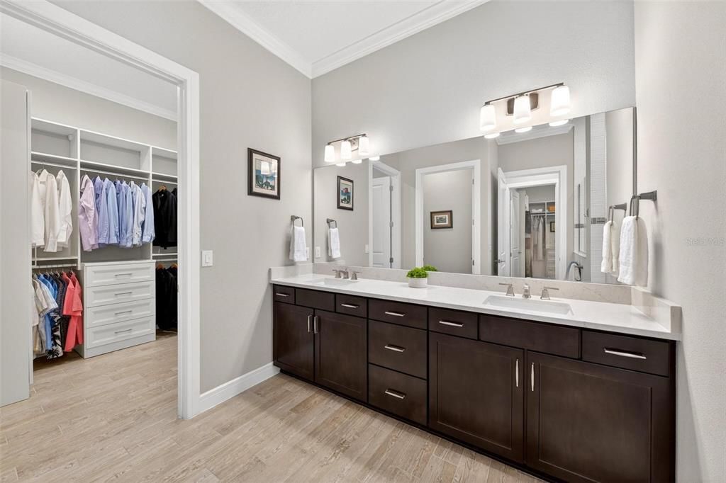 En Venta: $989,900 (3 camas, 3 baños, 2892 Pies cuadrados)