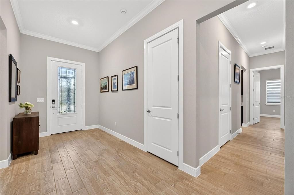 En Venta: $989,900 (3 camas, 3 baños, 2892 Pies cuadrados)