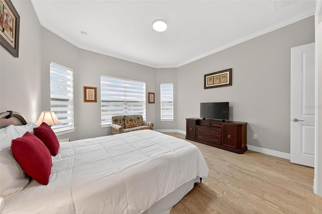 En Venta: $989,900 (3 camas, 3 baños, 2892 Pies cuadrados)