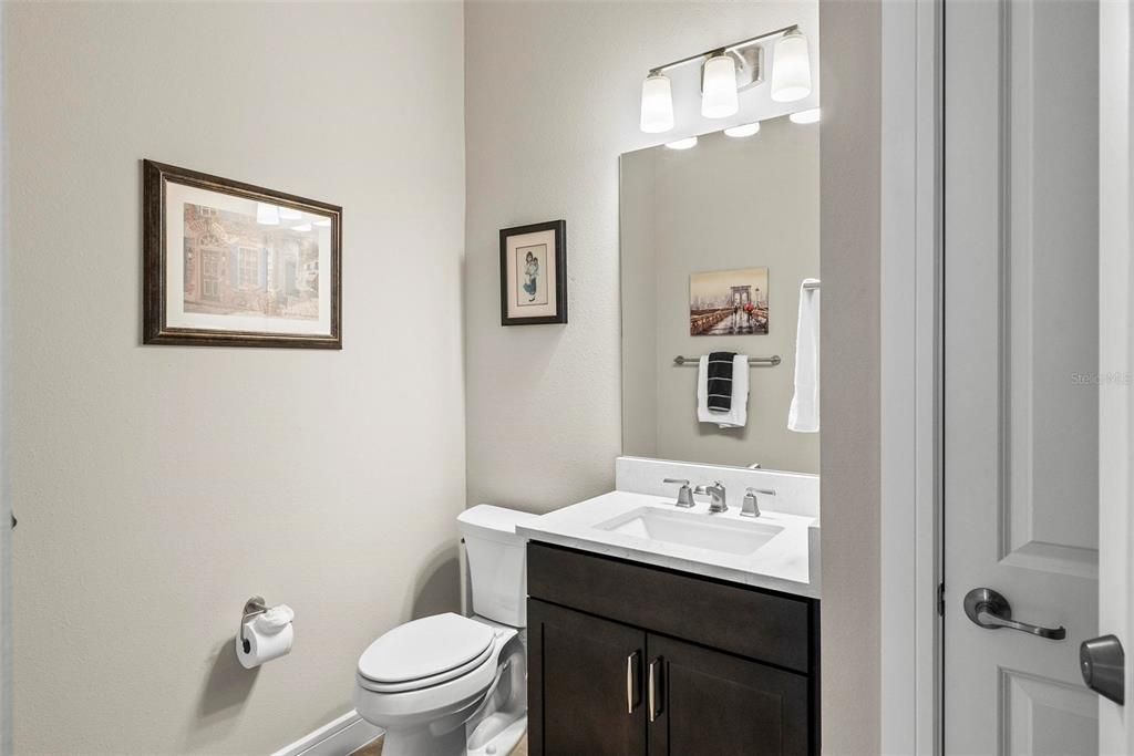 En Venta: $989,900 (3 camas, 3 baños, 2892 Pies cuadrados)