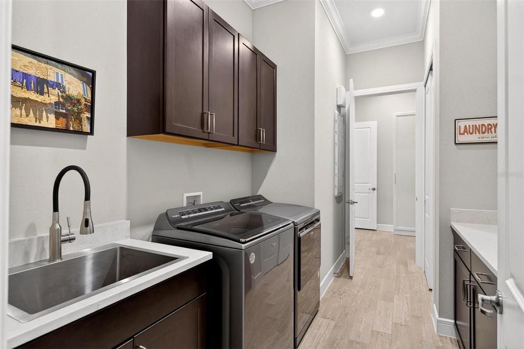 En Venta: $989,900 (3 camas, 3 baños, 2892 Pies cuadrados)