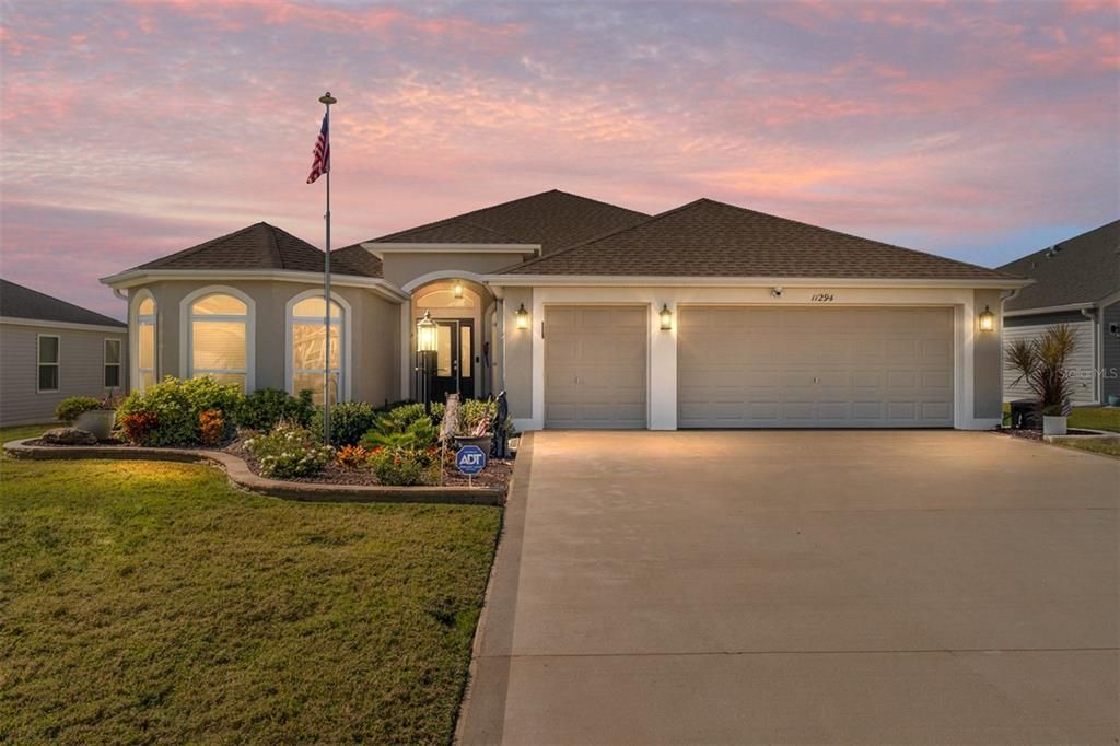 En Venta: $440,000 (3 camas, 2 baños, 1970 Pies cuadrados)