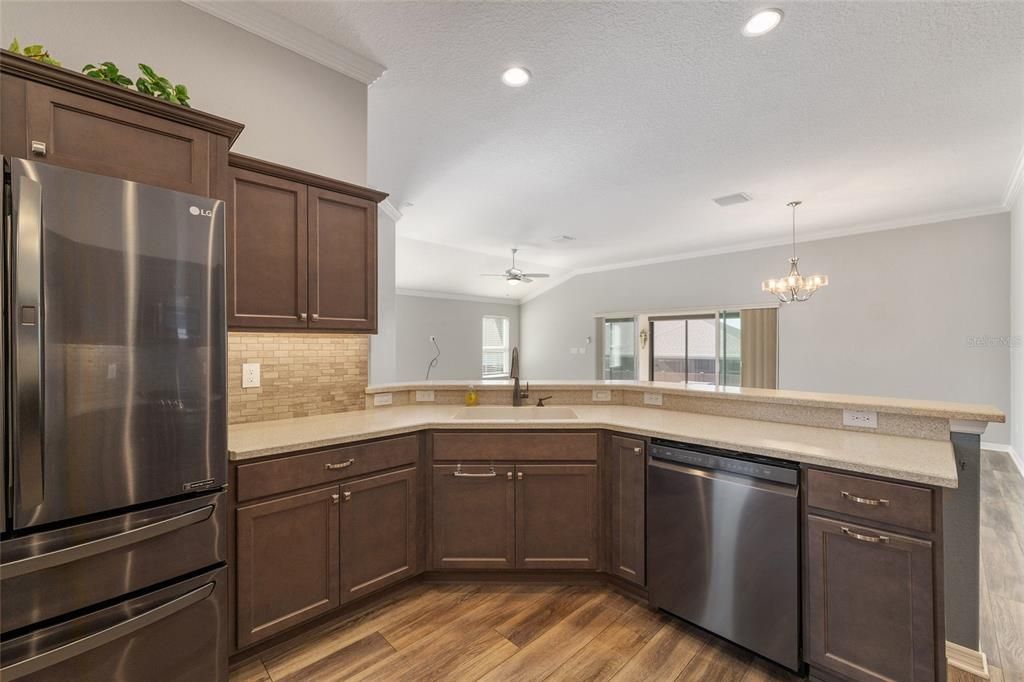 En Venta: $440,000 (3 camas, 2 baños, 1970 Pies cuadrados)