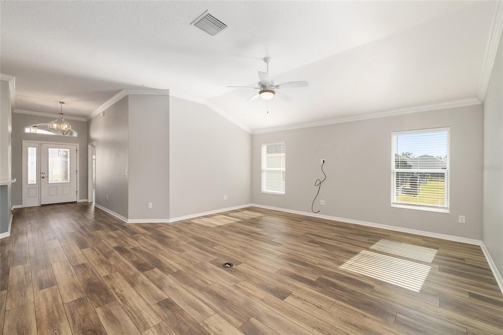 En Venta: $440,000 (3 camas, 2 baños, 1970 Pies cuadrados)