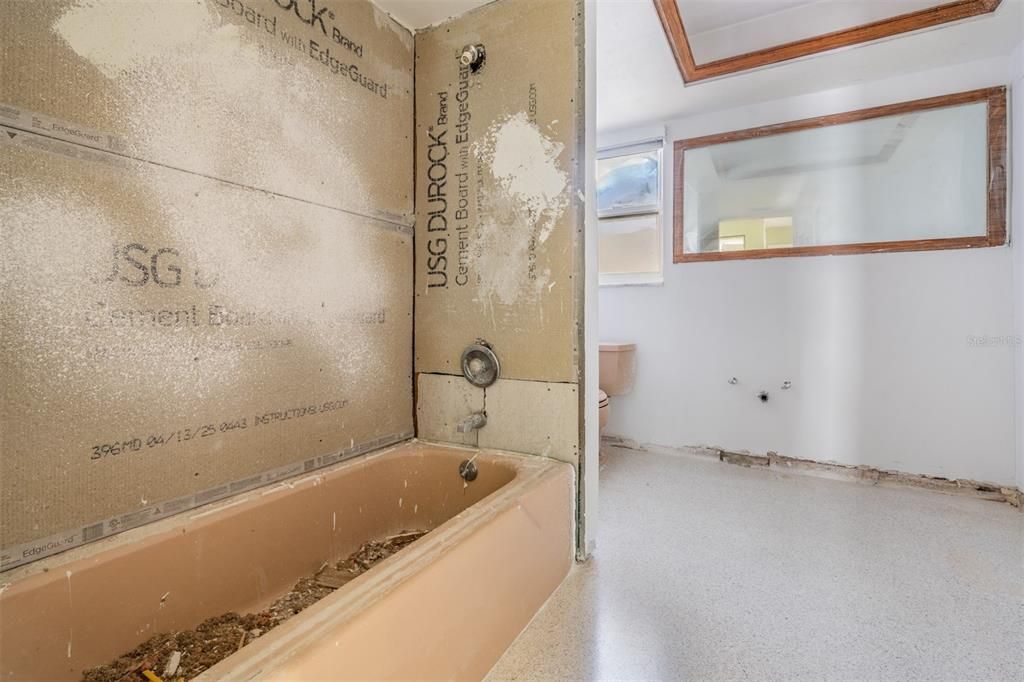 En Venta: $949,900 (4 camas, 2 baños, 2519 Pies cuadrados)