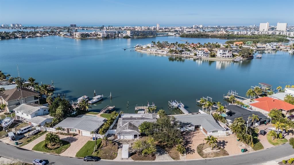 En Venta: $949,900 (4 camas, 2 baños, 2519 Pies cuadrados)