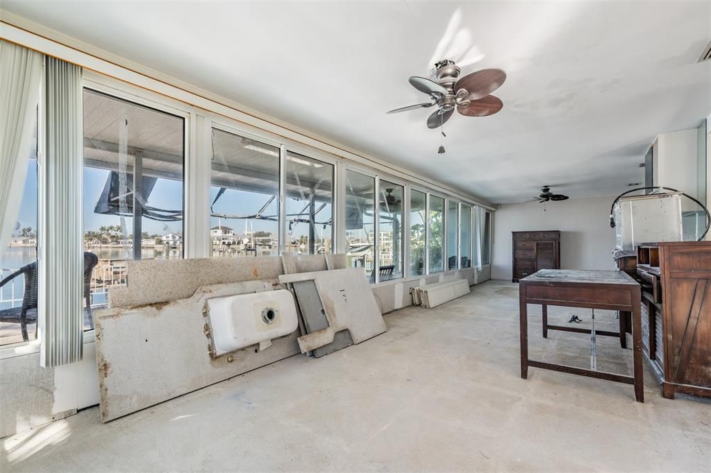 En Venta: $949,900 (4 camas, 2 baños, 2519 Pies cuadrados)