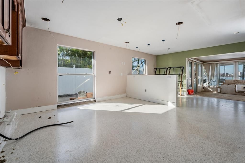 En Venta: $949,900 (4 camas, 2 baños, 2519 Pies cuadrados)