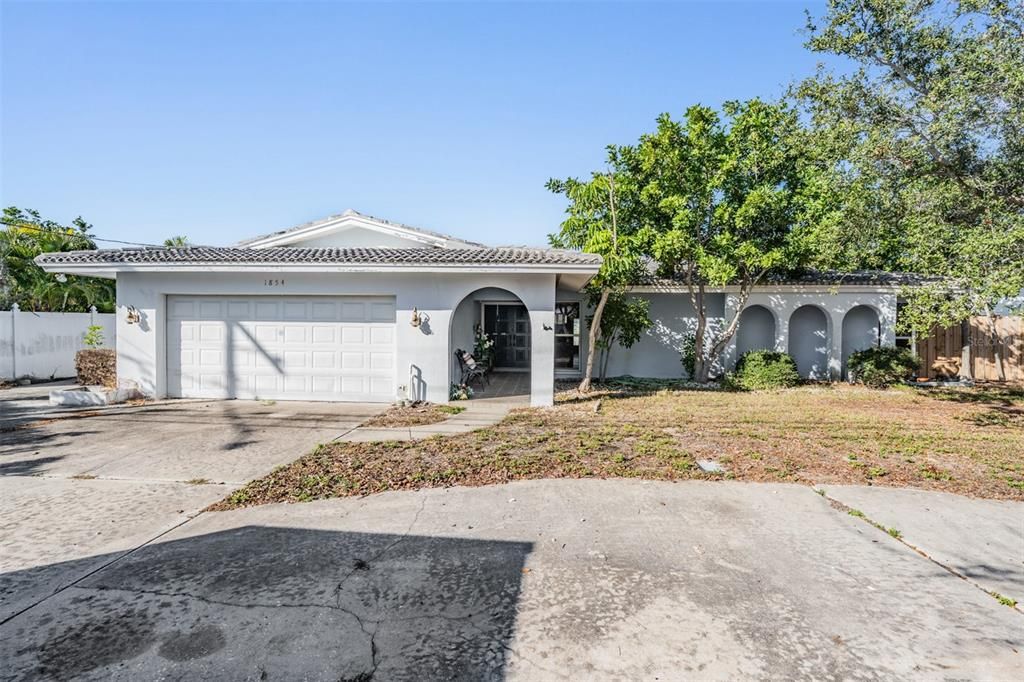 En Venta: $949,900 (4 camas, 2 baños, 2519 Pies cuadrados)