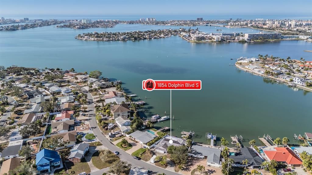 En Venta: $949,900 (4 camas, 2 baños, 2519 Pies cuadrados)