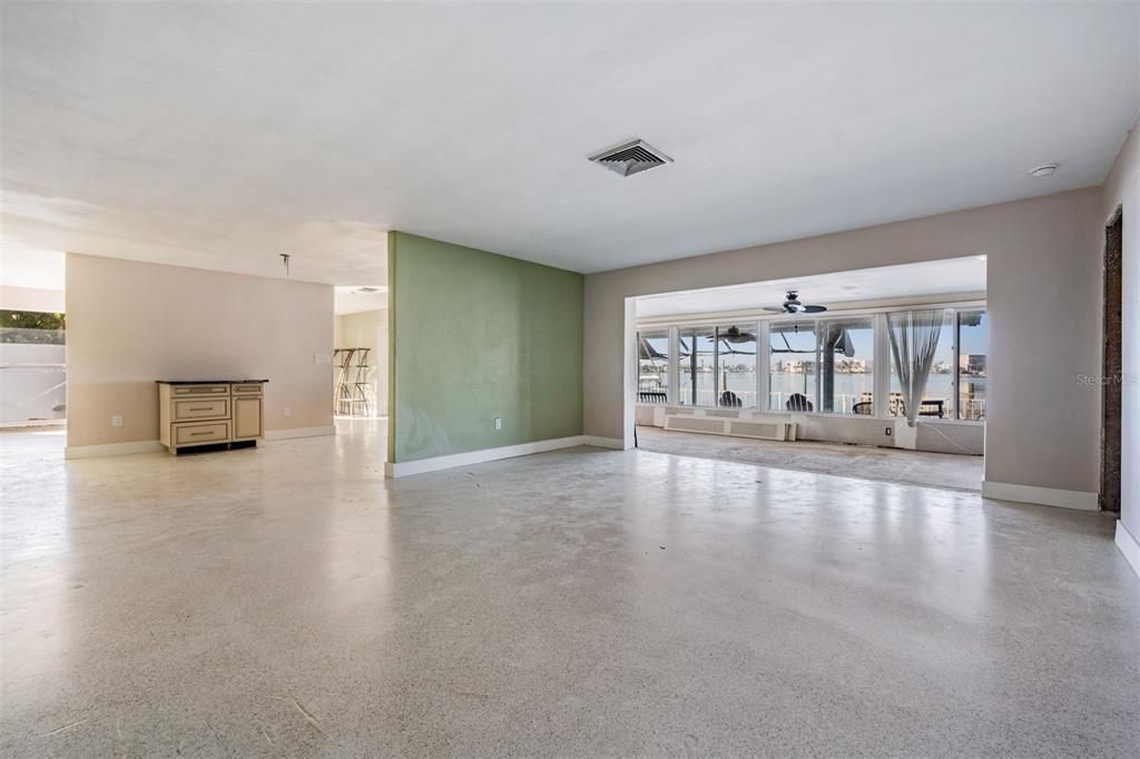 En Venta: $949,900 (4 camas, 2 baños, 2519 Pies cuadrados)