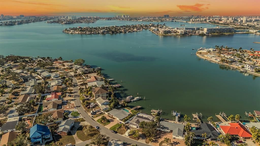 En Venta: $949,900 (4 camas, 2 baños, 2519 Pies cuadrados)